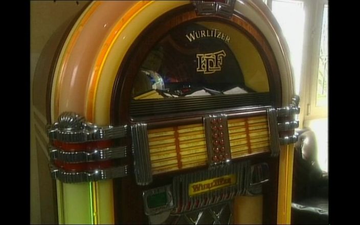 Cinema X: Soft vintage porno di miLF matura scopata in piedi e...