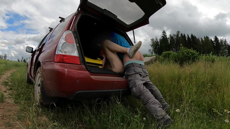 Mature_cunt: हाईवे के पास कार में फटाफ़ट चुदाई