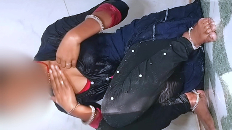 Beatricee: Indisches college-mädchen fingert neues heißes badevideo für bf viral Mms