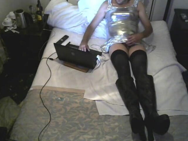 Maninboots: Maninboots ve Stříbrném Oblečení, Punčochy &amp; Boty