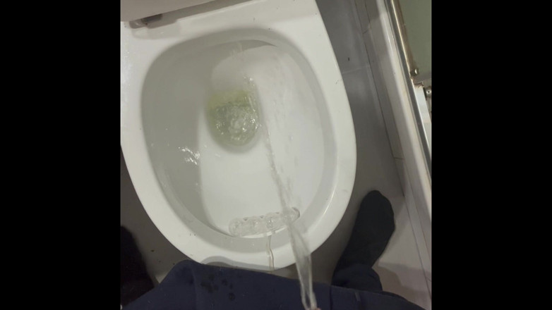 The newhere: Piss Outdoors en meer compilatie