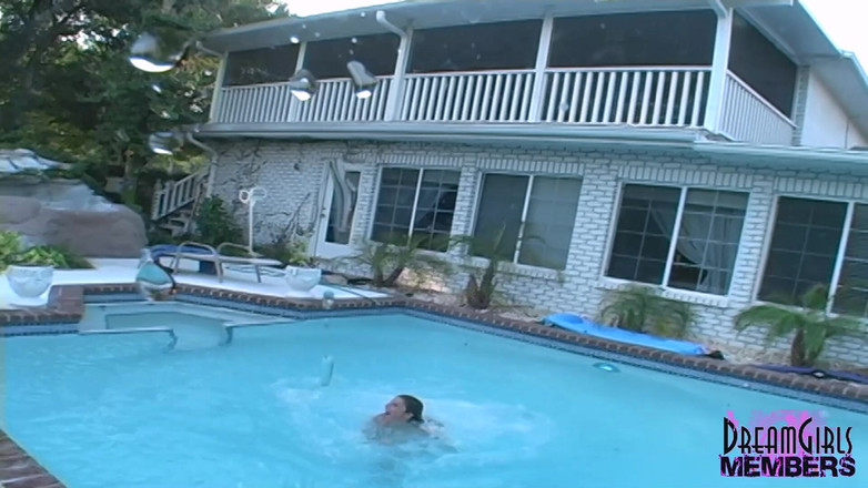 Dream Girls: Rauchen, heißes mädchen im freien 69