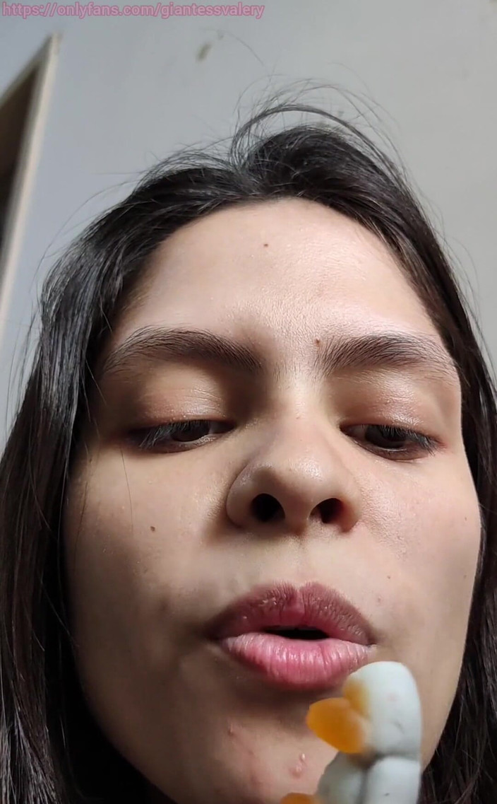 Giantessvalery: İspanyolca konuşan hayranlarım için bir klip