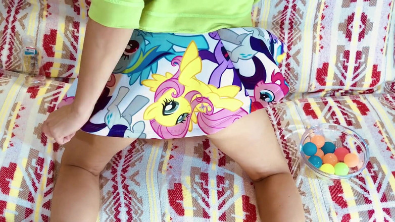 Anna Shpilman: Midilli gökkuşağı taşaklarıyla oynuyor