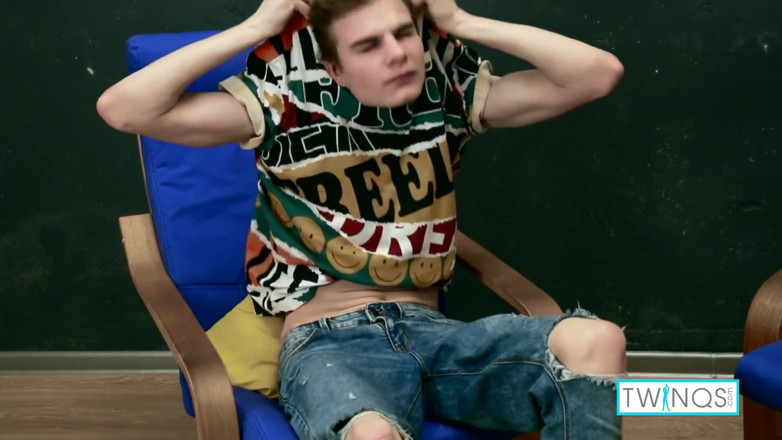 Twin Qs: Lustful Twink Lucas Fills His Butt With Red Dildo And...