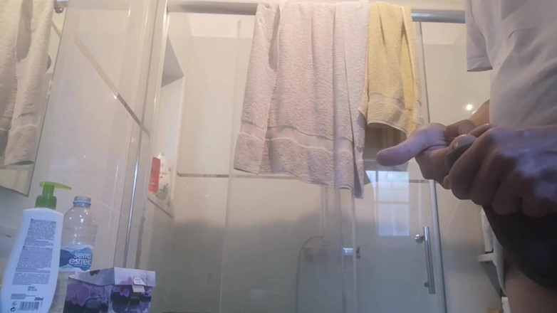 Rafael Torreano: Lelaki panas ditangkap kencing dan melancap