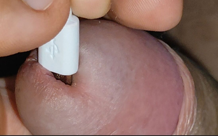 Straight Daddy Club: Introduction électrique dans l’ouverture du gland.