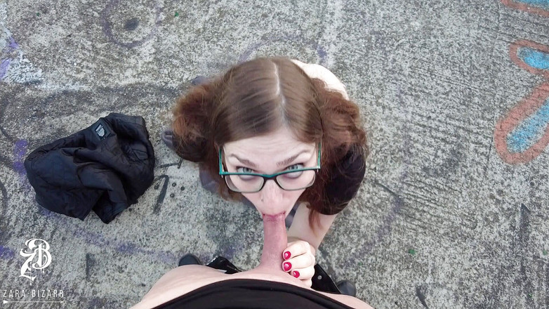 Zara Bizarr: 户外巨大的射液射在脸上，全在眼镜上！