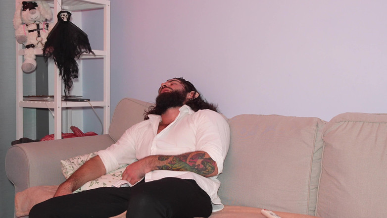 Alexa Poshspicy: 我的Ai女友在万圣节生活了。硬核。他脸上说完了。