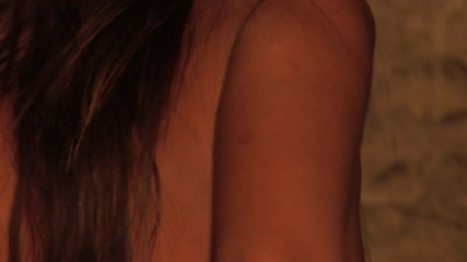 Hot Girlz: Путешествующие пары трахаются в пещере, потому что они возбуждены