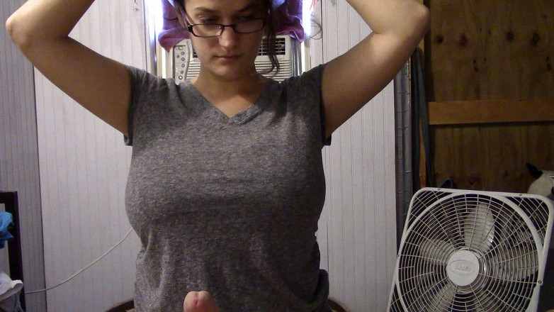 Miss Nat: Vuile hoer neukt buurvrouw met tieten