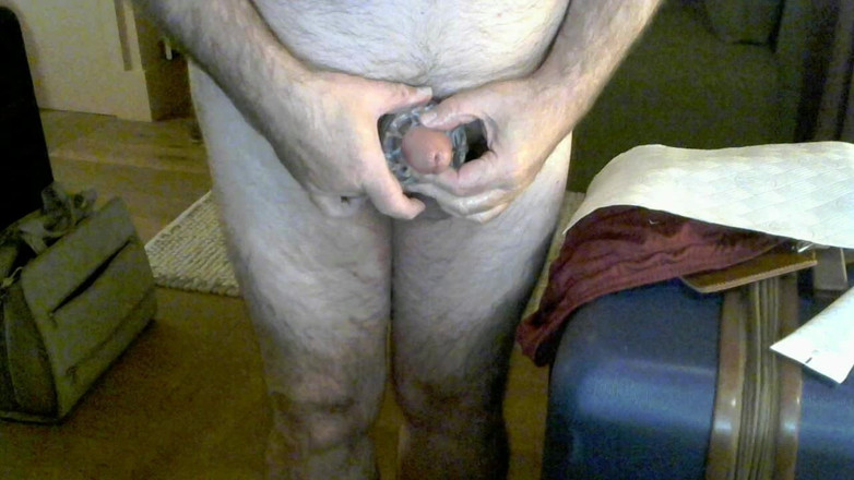 Coach Karl dude lodge: Jurulatih Karl Membuat Kucai Di Atas Meja