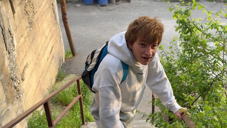 Max Gen: Real Straight Guy Sold His Ass to a Stranger in...