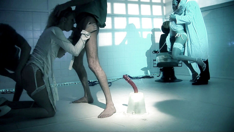 Hot Sex Party: Slet in een rechte lijn heeft een heet trio met...