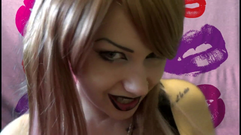 Goddess Misha Goldy: Cum while you are french kissing with me