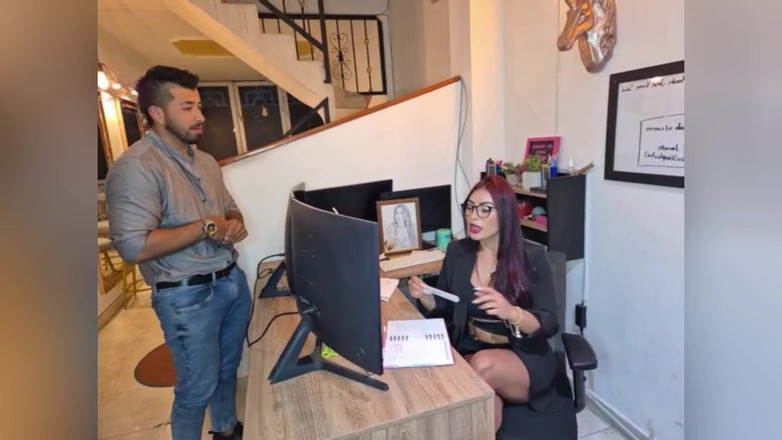 AlejandraPalacios: Yine kocama sadakatsizlik ettim! Yeni depo çalışanı ilk gününde.