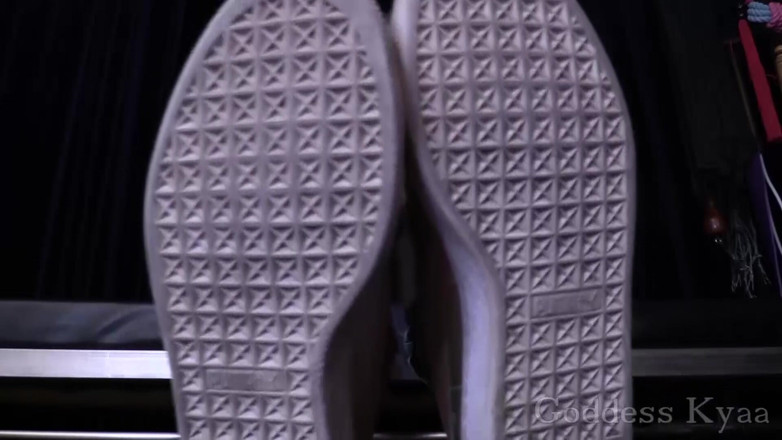 Kyaa Chimera: Lutsch meine dreckigen turnschuhe