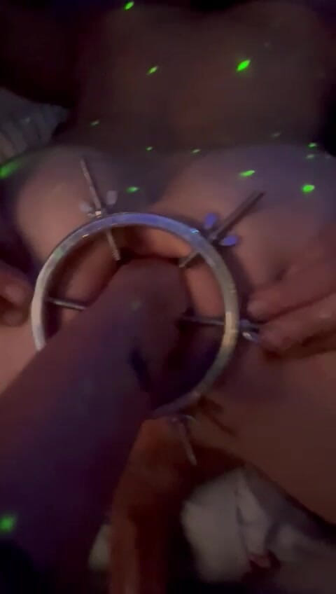 Spicy Couple: Pengembangan dubur logam