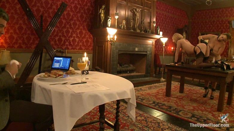 The Upper Floor by Kink: 윗층에 있는 노예들이 점심을 먹어치우다