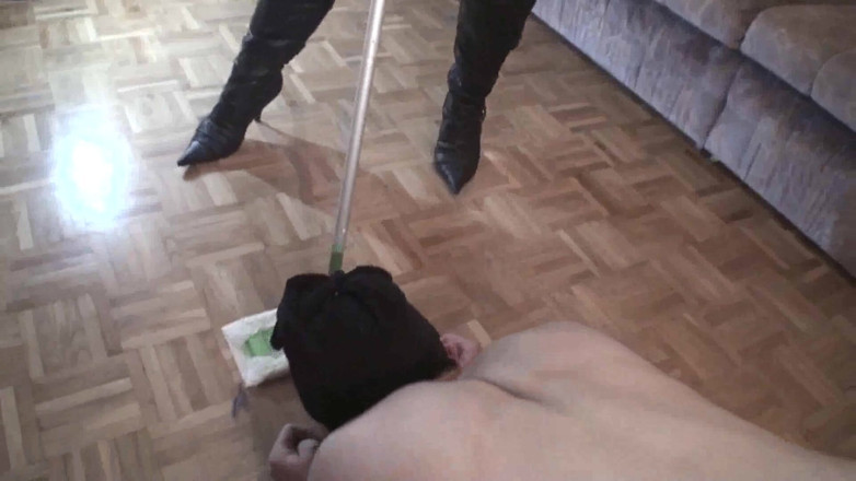Femdom Austria: Cleaning naked