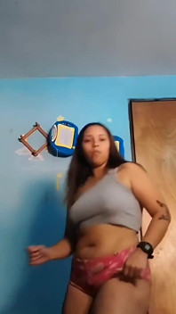 Big Ass Latina Loszka Twerking w Krótkich Spodenkach Booty