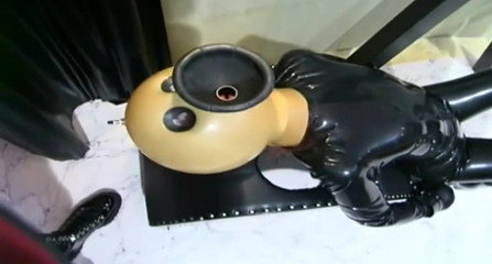 Absolute BDSM films - The original: Dominující fetiš úst v latexových šatech