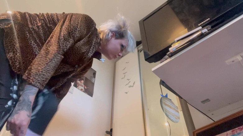 Glitterqueen1999: Giantess Tiny Man Watches Me Get Ready for Work Makeup...