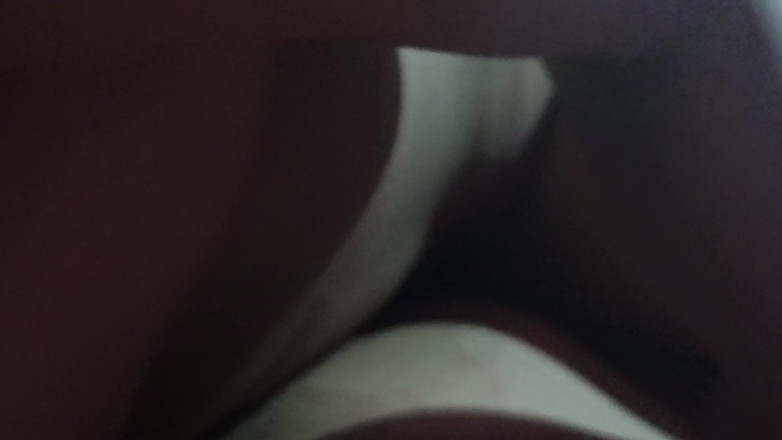 Raseed: 彼女を家に呼んでセックスし、キスもしました。すると彼女は私のチンコをしっかり握り、揺らし始めました。