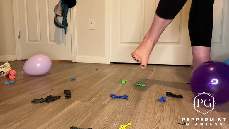 Peppermint Giantess: Czy pop!? Giantess Feet Vs Balloons Boso, Sandały, Vans Annihilation
