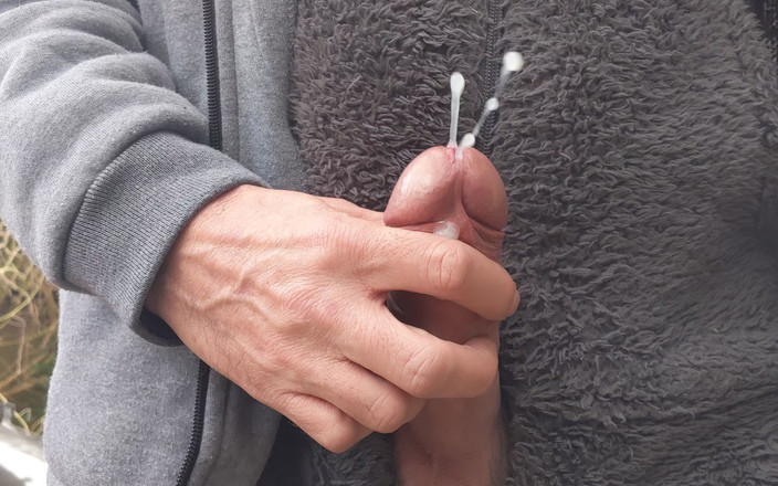 Rockardglans: Éjaculation de bite bien dure en plein air - papa rockard