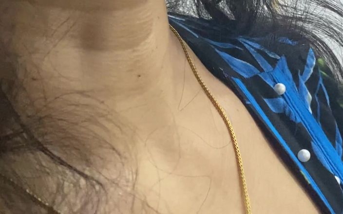 Arabicqueen: Indiano tamil parte 2 gioca con le tette enormi
