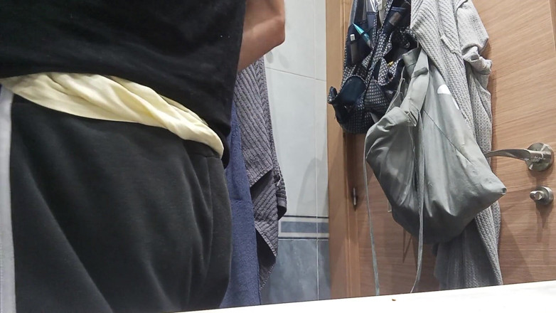 Elvissc: Vestindo-se depois de sair do chuveiro, eu fui para a...