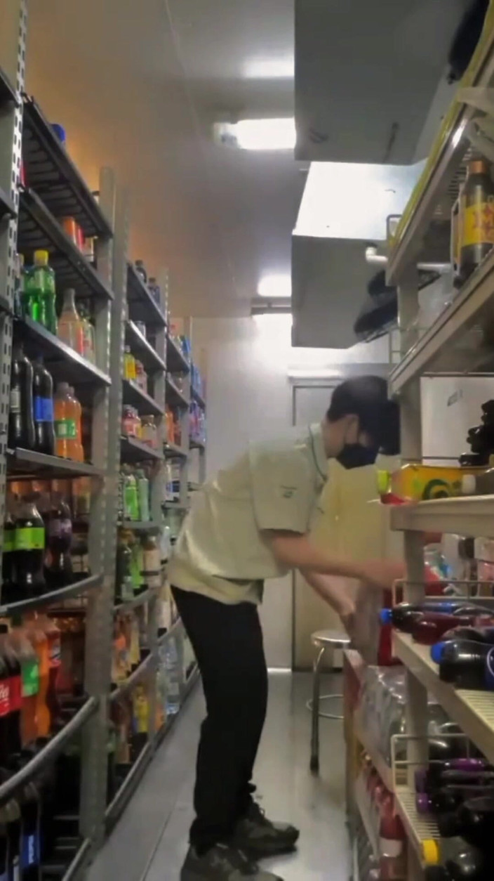 Louswee: Cumpărături relaxate, gânduri obraznice