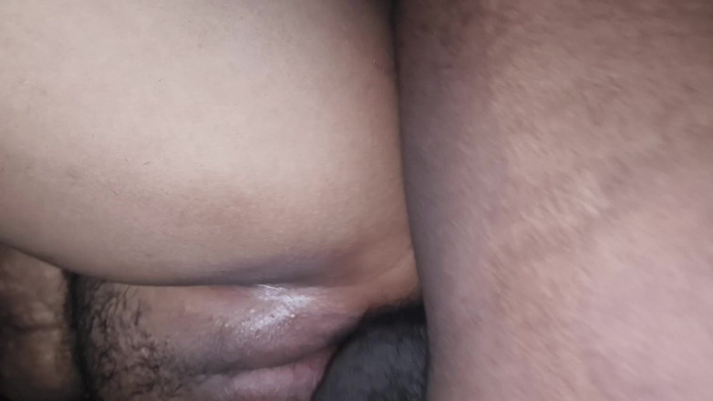 Desi Natalie: 떨리는 스타일로, 나는 뻣뻣하고 절정을 느꼈다