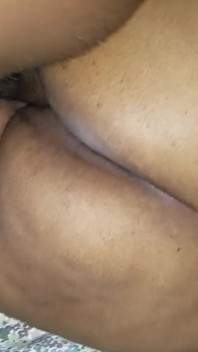 MILF berpantat besar dapat creampie dari zakar keras