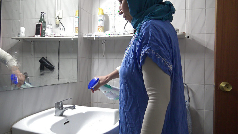 Souzan Halabi: La cameriera delle pulizie siriana lascia che il capo tedesco...