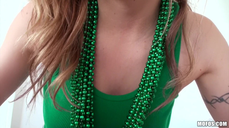 MOFOS: Mofos - muhteşem Natasha Starr yaramaz bir St. Patrick günü eğlencesinde...