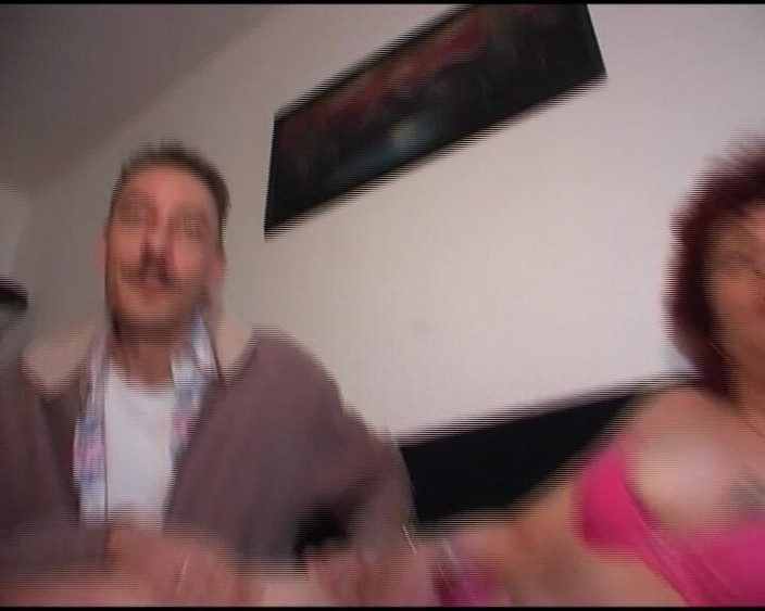 Deutsche Camgirls: 캐스팅에서 자지를 기쁘게 하는 아마추어 독일 할망구