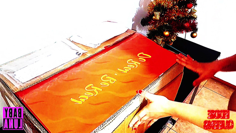 Babyluna939: Baby claus gibt mir eine tantaly sexpuppe und ich vergleiche...