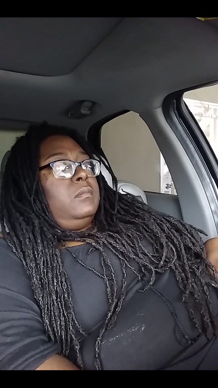 His Queen Suga: Déballage en voiture