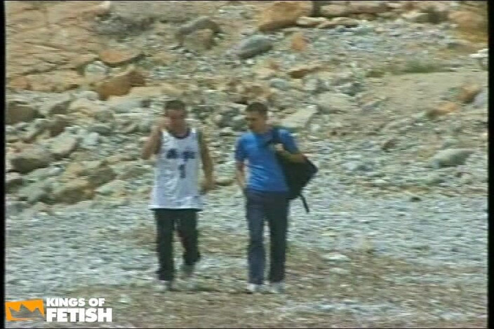 Gay Diaries: Збуджений twink отримує трах в дупу з татуйовим хлопцем на вулиці після того, як приніс його додому