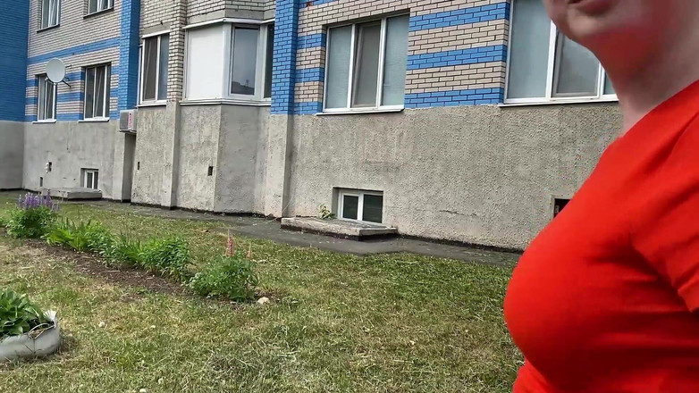 Ku_vadik: Une Russe taille une pipe à l’entrée