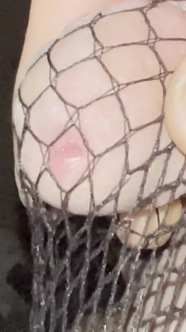 Apomit: Night Walking in Pantyhose Fishnets Close Road Teen Boy Flash...