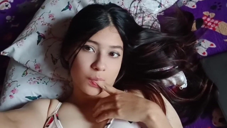 Yuli and tony: Latynoska nastolatka się pokazuje