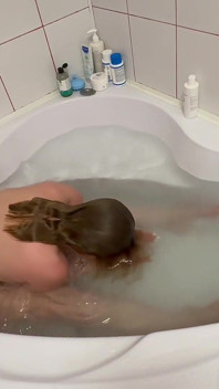 Открытые глаза, улыбка и не покрывающая мой нос под водой