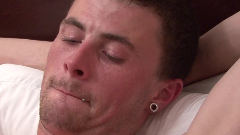 SEXUAL SIN GAY: Twink Suckers Scéna-1: Nadržený Twink si užívá péro svého staršího...