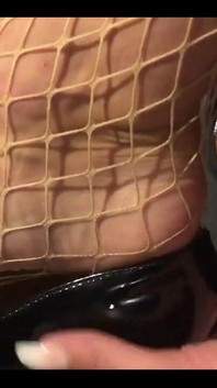 Louboutin鞋悬垂。经典黑色。经典的毫不费力的风格。