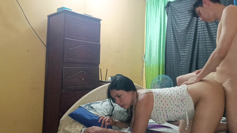 Artemisa74: मेरी कोलम्बियाई सौतेली मम्मी मेरा लंड चूसने के लिए मुझे अपने कमरे में बुलाती है और मैं उसके बहुत हॉट द्वारा चुदाई करती हूं