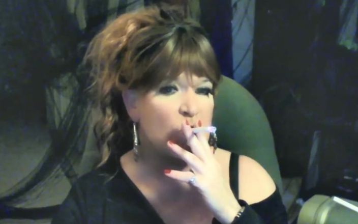 Femme Cheri: Если она курит, то тыкает