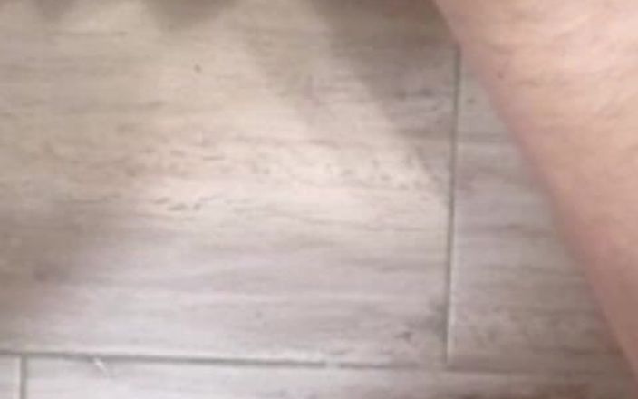 Adashah: Sissy bị cắm sừng. Dương vật superglue biến thành âm hộ